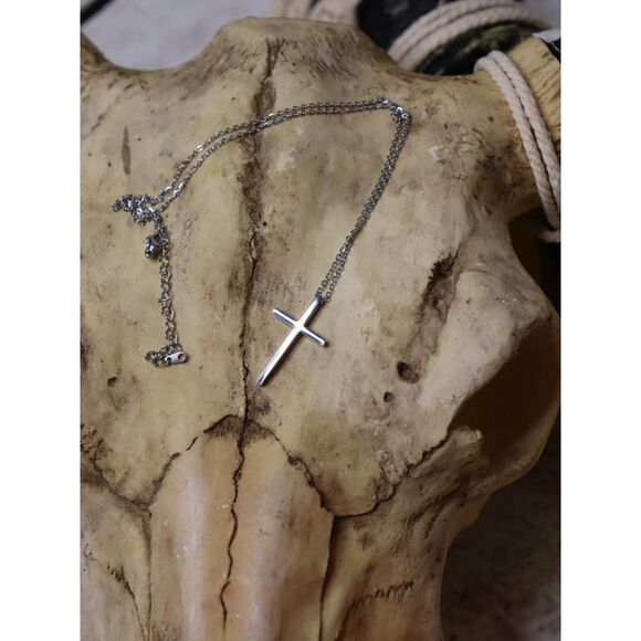 Minimalist Silver Cross - Picture 2 of 8